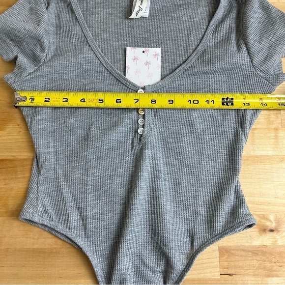 NEW Dippin' Daisys Gray Waffle Short Sleeve Henley Bodysuit Size Extra Small - Picture 6 of 7